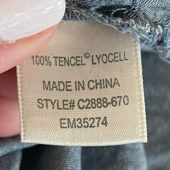 Cloth & Stone Denim Shirttail Button Down Chambray Shirt Large Casual Light - Picture 9 of 10